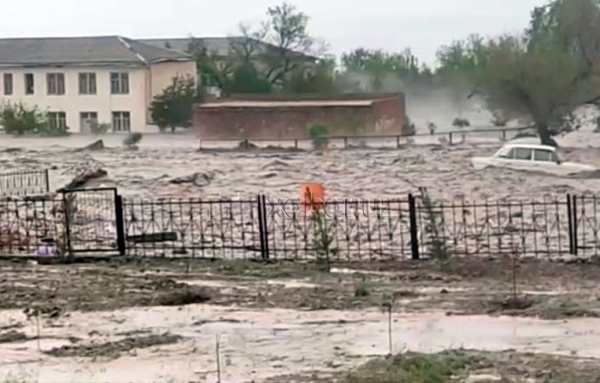Несколько человек погибли в результате селей в Узбекистане.(Видео)