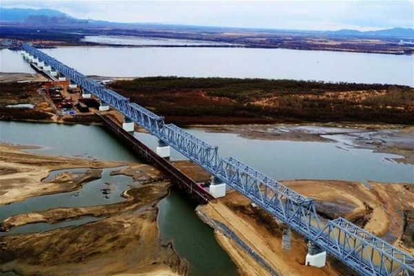 Достроен первый трансграничный железнодорожный мост из РФ в КНР