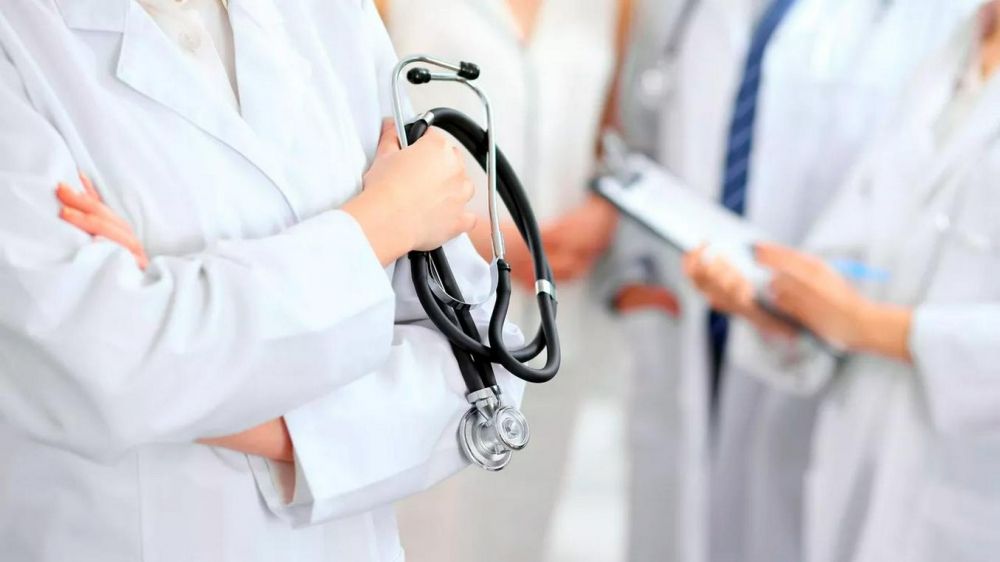 Шавкат Мирзиёев утвердил повышение зарплат врачей и медсестер Узбекистана с 1 июня