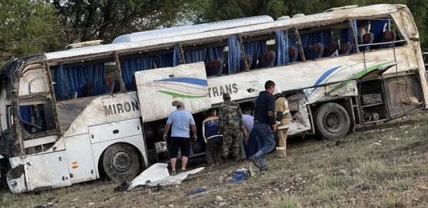Рейсовый автобус попал в ДТП на трассе в Жамбылской области, есть погибшие