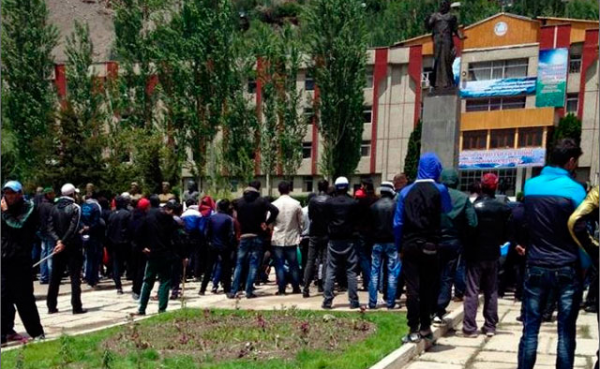 В Таджикистане при нападении на сотрудников МВД один человек погиб, трое ранены