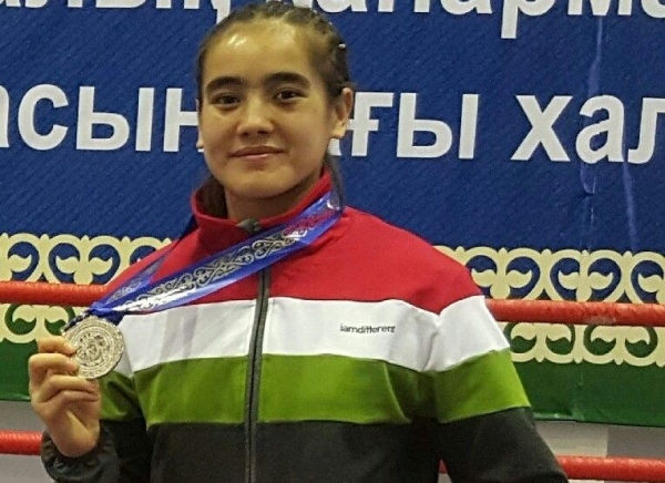 Таджикская боксерша лишилась права участия в женском чемпионате мира