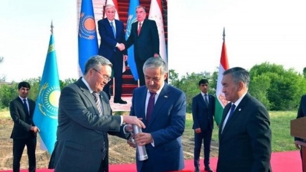 В Душанбе заложили капсулу для строительства нового здания посольства Казахстана