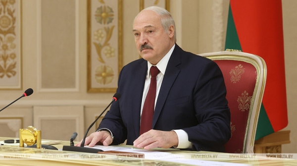 Лукашенко сообщил, что Белоруссию будут «душить санкциями»