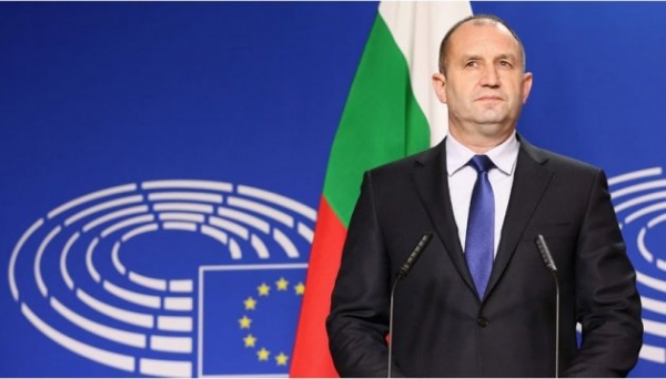 Президент Болгарии призвал правительство решить возникшее в отношениях с Россией напряжение