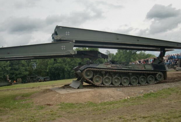 ФРГ отправит на Украину 16 танков Biber