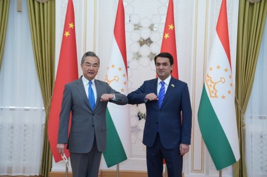 Ван И и Рустам Эмомали обсудили привлечение китайского капитала в экономику Таджикистана