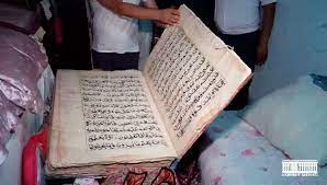 В Намангане задержали двоих мужчин, выкравших Коран из местной святыни