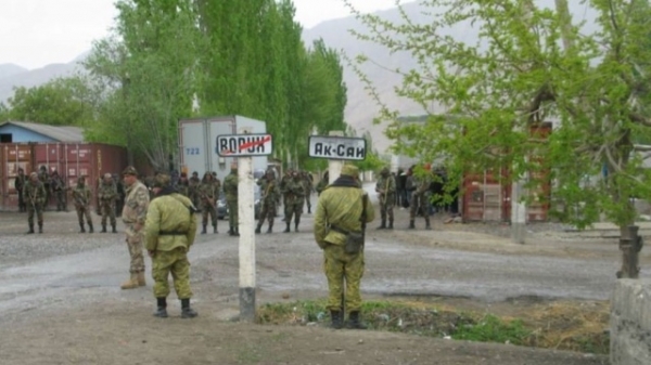 Власти Таджикистана обещали родным осужденных в Кыргызстане таджикистанцев освободить их