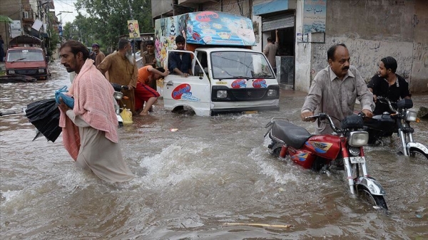 В Пакистане объявлен режим ЧП. Число жертв наводнения приближается к 1000 человек
