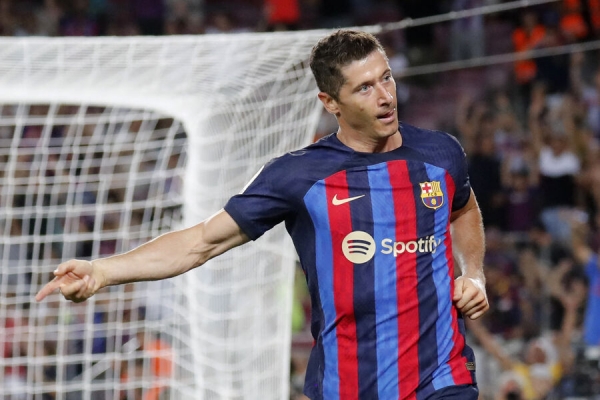 Левандовски сделал второй дубль подряд, Кунде спас от гола: «Барселона» уничтожила клуб Роналдо