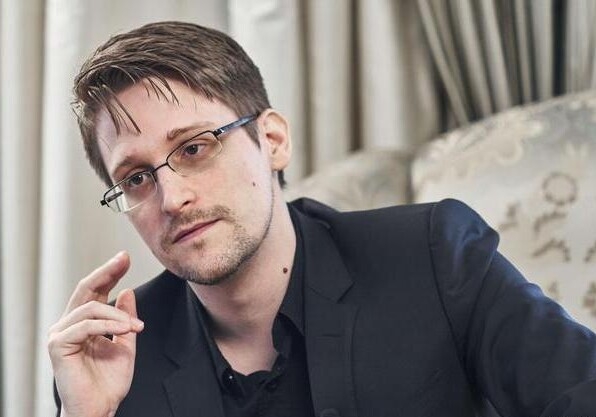 Эдвард Сноуден получил российское гражданство. Но служить не пойдет