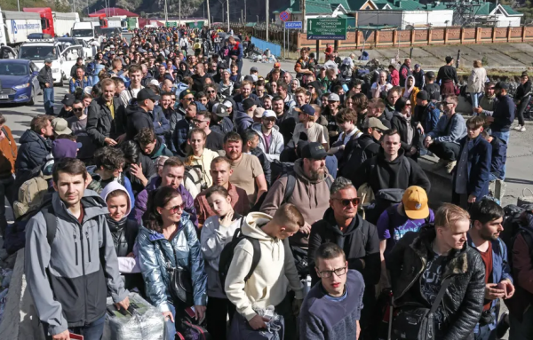 СМИ: с начала мобилизации из России уехали 600-700 тысяч человек