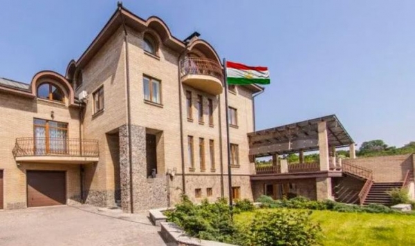 Посольство Таджикистана в Киеве рекомендует гражданам покинуть территорию Украины
