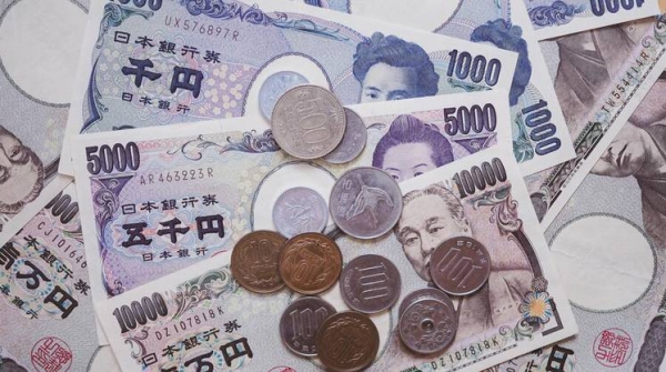 Курс иены вновь обновил минимальный уровень за 32 года