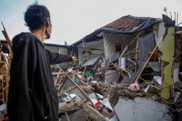 Число жертв землетрясения в Индонезии достигло 252
