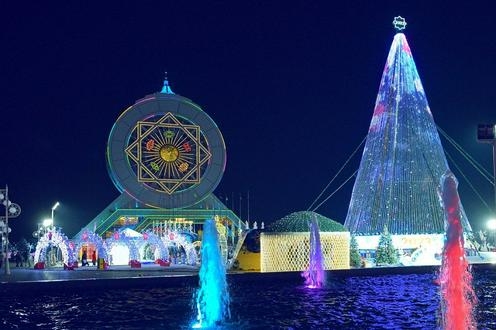Новогодняя елка в Ашхабаде оказалась самой высокой в странах СНГ