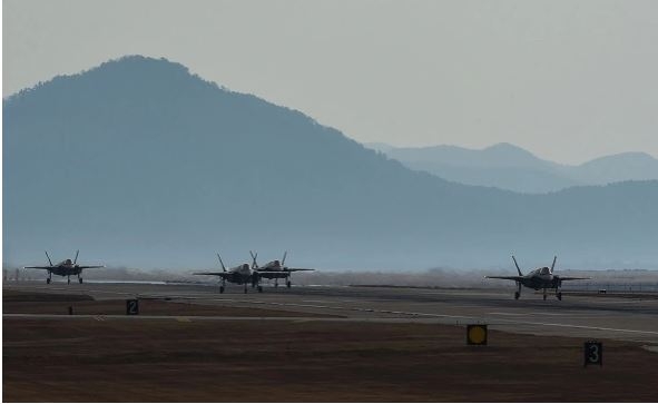 Сеул поднял истребители для перехвата нарушивших границу дронов КНДР