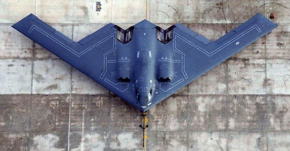 В США представлен новый стратегический бомбардировщик B-21 Raider