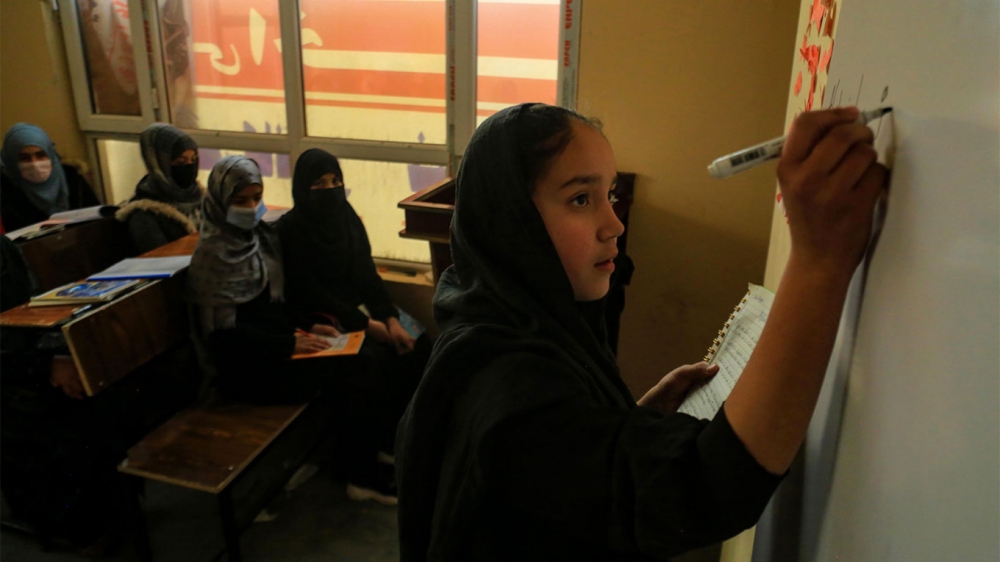 Талибы объяснили запрет на обучение женщин в афганских вузах четырьмя причинами
