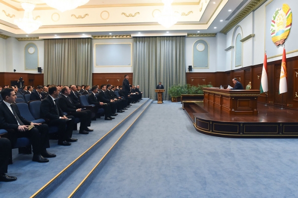 Эмомали Рахмон потребовал от новых судей защищать права и свободы граждан Таджикистана