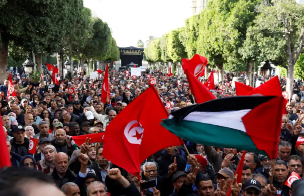 Явка на выборах в парламент Туниса составила около 9%. Оппозиция требует отставки президента