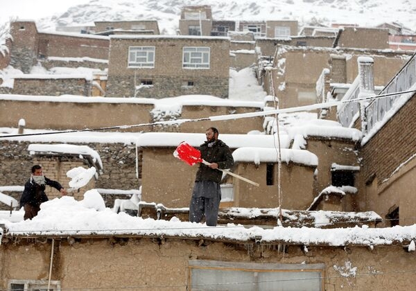 Не менее 20 человек погибли в Афганистане из-за резкого похолодания и снегопадов