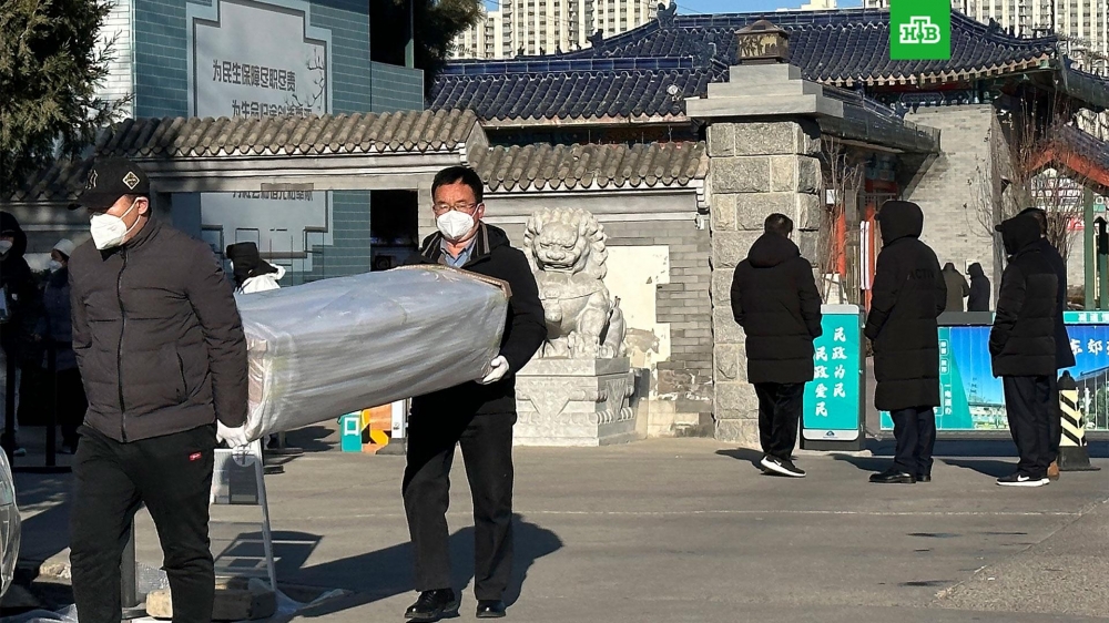 В Китае переполнены крематории из-за высокой смертности от COVID-19