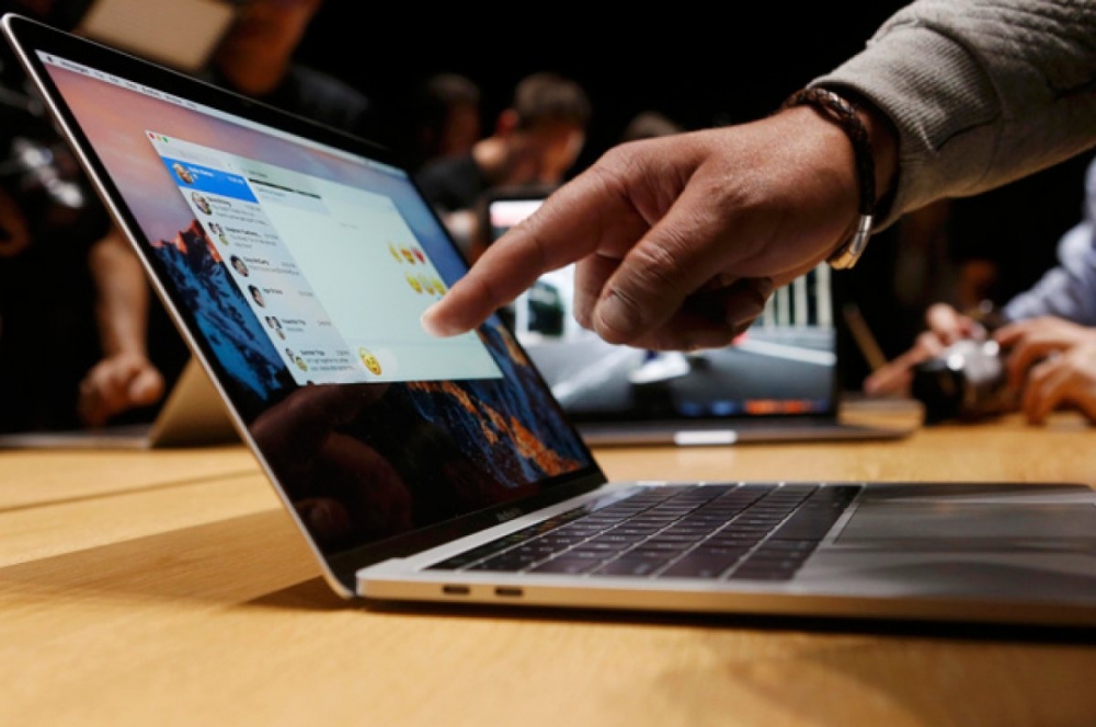 Bloomberg: Apple работает над созданием своего первого ноутбука с сенсорным дисплеем