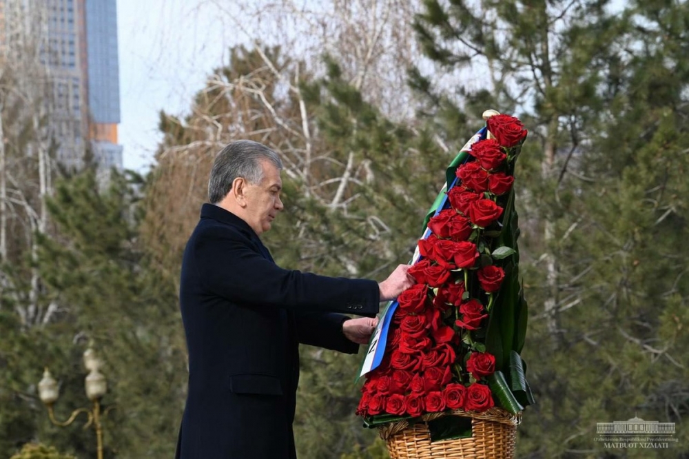Шавкат Мирзиёев почтил память Ислама Каримова. Фото