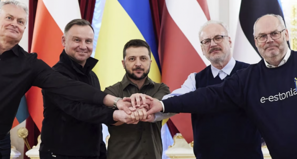 Президенты Польши и Литвы приехали в Украину и встретились с Зеленским. Дуда заявил, что готов передать ВСУ танки Leopard