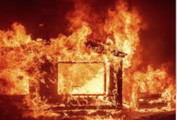 В Казахстане при пожаре в частном доме заживо сгорела семья с двухлетним ребенком
