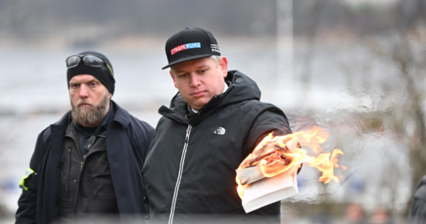 Сжегший Коран датский политик пообещал продолжить подобные акции из-за угроз от мусульман
