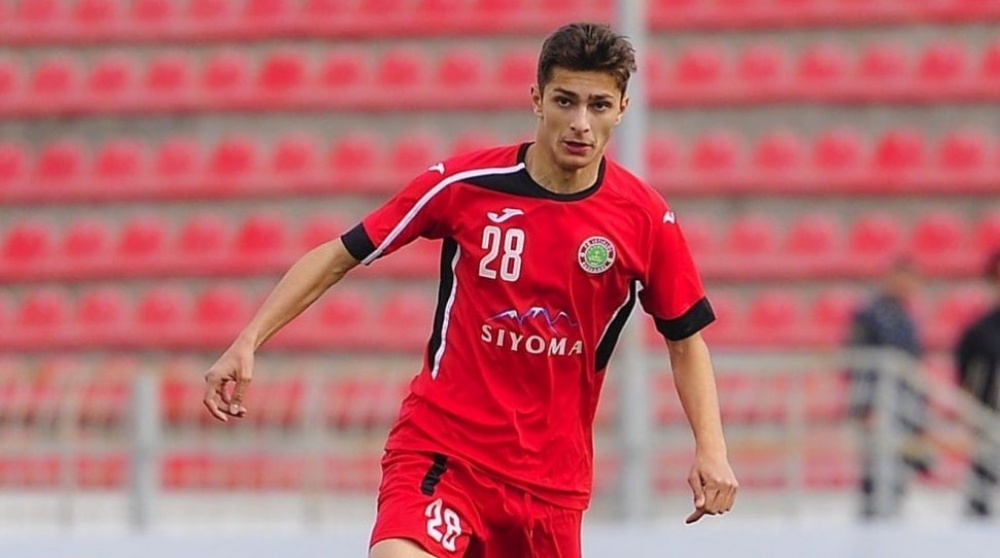 Таджикский футболист Салам Ашурмамадов подписал контракт с португальским клубом