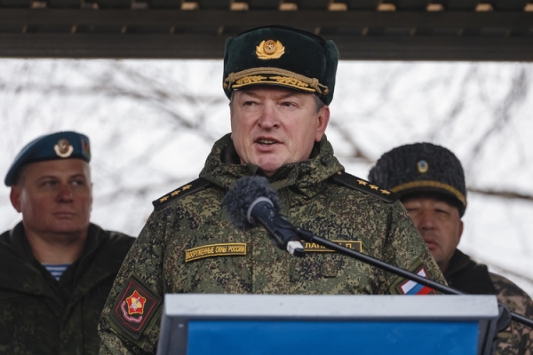 Генерал Мордвичев официально сменил Лапина на посту командующего ЦВО