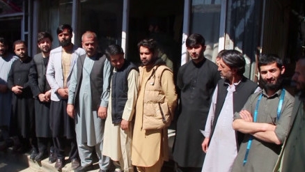В Афганистане талибы стали запрещать мужчинам-портным шить одежду для женщин