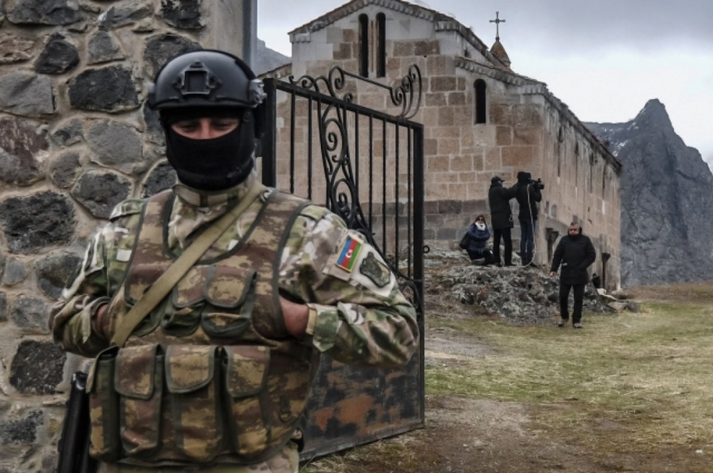 Азербайджан заявил, что взял под контроль несколько высот на границе с Арменией