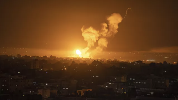Израильская армия сообщила об ударах по военным постам ХАМАС