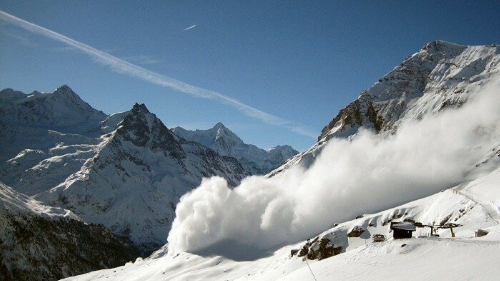 Число жертв лавины в Альпах возросло до шести