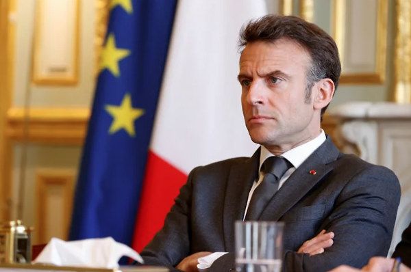 Президент Франции просит забыть о пенсии
