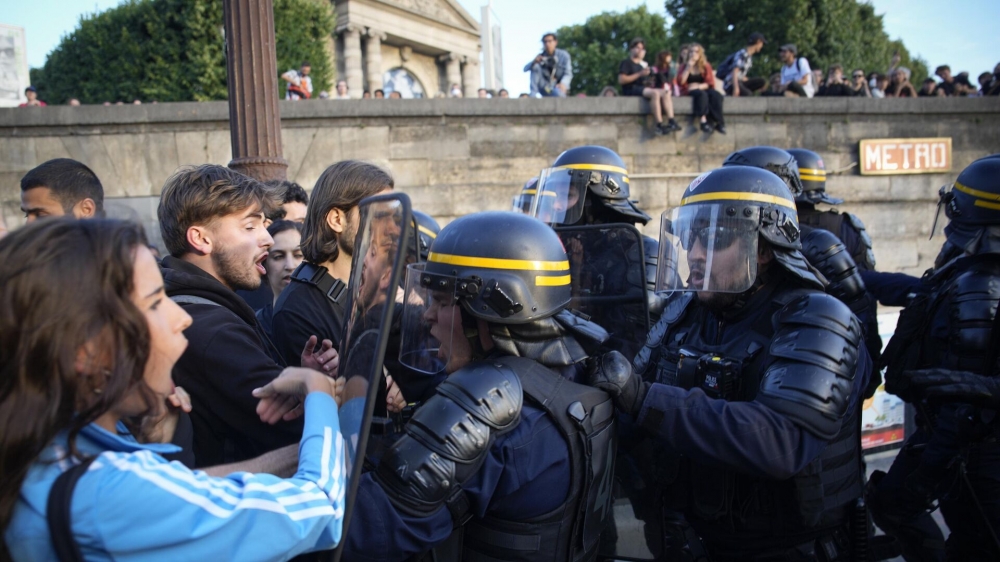 Почти 800 человек посадили в тюрьму после протестов во Франции