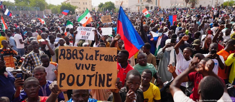 В Нигере сторонники хунты вышли на улицы с флагами России