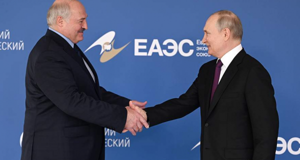Путин поздравил Лукашенко с Днем независимости Белоруссии