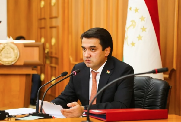 Рустам Эмомали потребовал усилить контроль за строительством в Душанбе