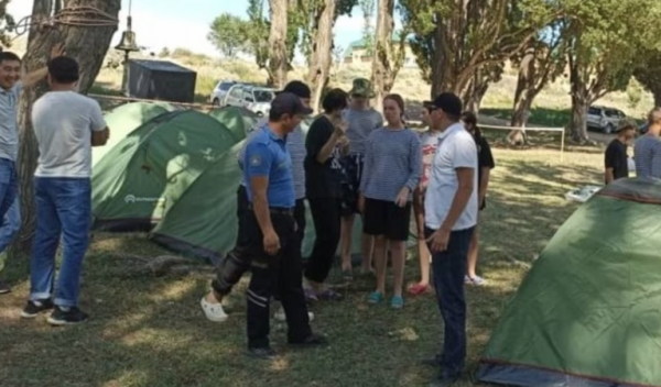 В Кыргызстане силовики закрыли нелегальный палаточный лагерь россиян, занимавшихся военным воспитанием детей