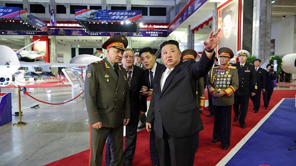 Ким Чен Ын показал Шойгу новейшие беспилотники и МБР на выставке вооружений