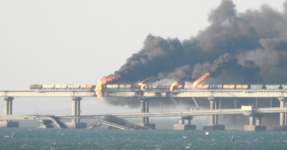 СБУ распространила кадры ударов по Крымскому мосту