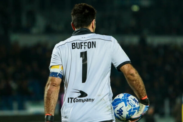 Легенда мирового футбола Буффон завершил карьеру
