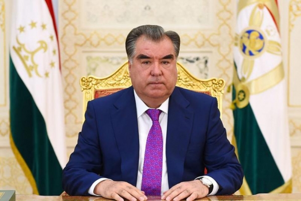 Рахмон поздравил таджикистанцев с 32-летием независимости республики
