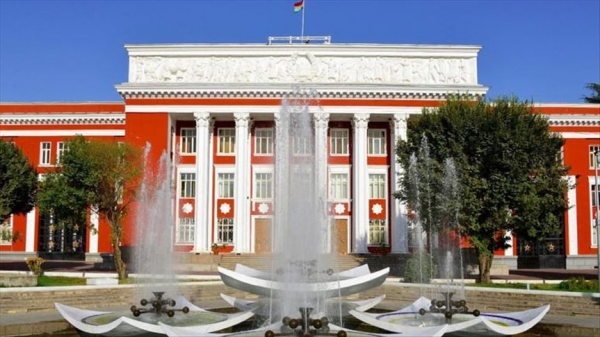 В парламенте Таджикистана обсудили возвращение граждан из России